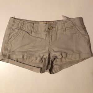 Hollister Low Rise Kaki Shorts